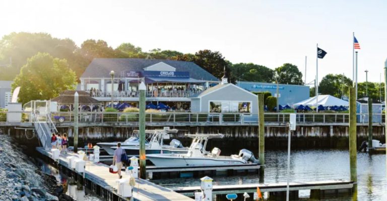 12 Rhode Island Eateries Where Comfort Food Meets Seaside Vibes