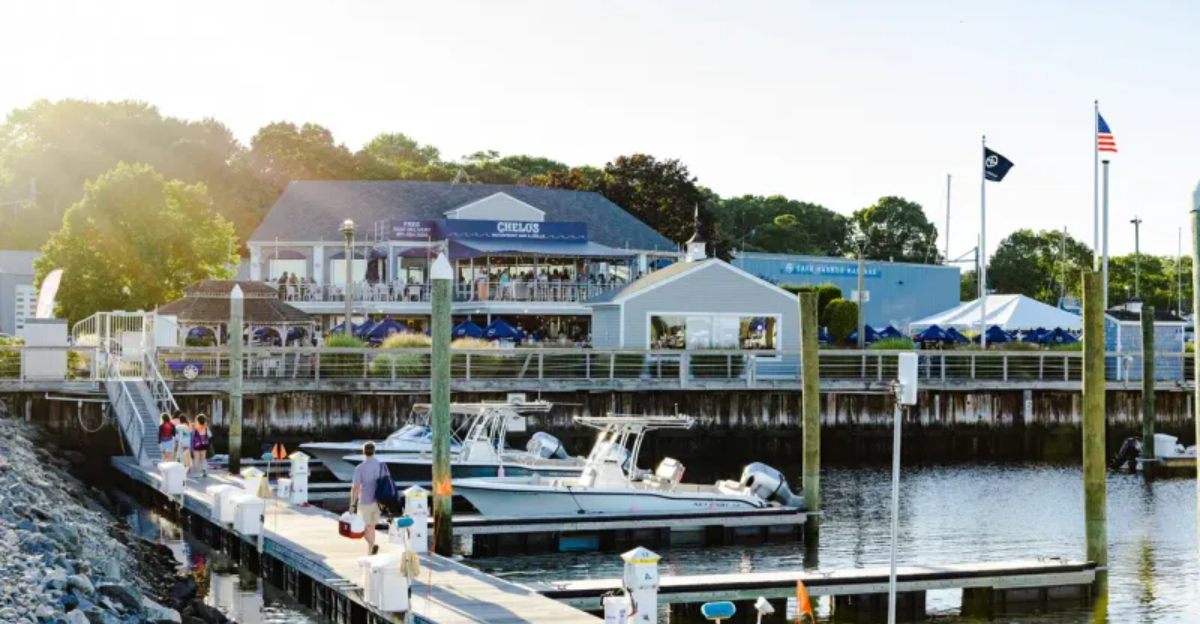12 Rhode Island Eateries Where Comfort Food Meets Seaside Vibes