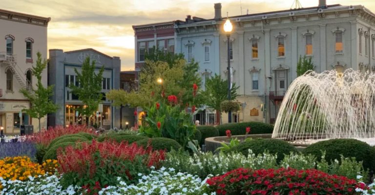 12 Small-Town Squares In Ohio That Are Perfect For A Weekend Stroll