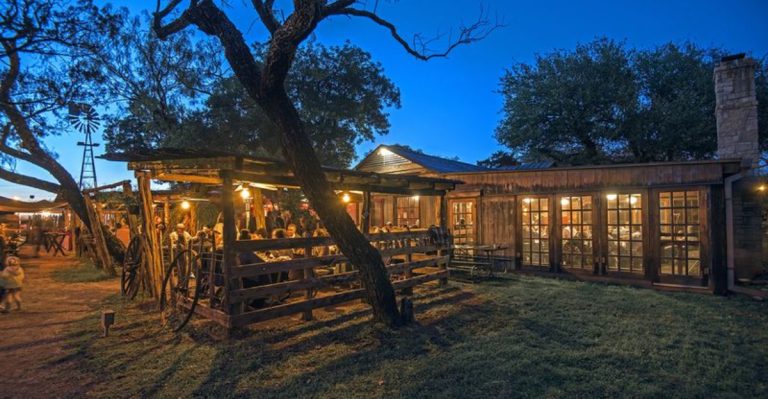 12 Texas Steakhouses That Locals Say Still Serve Like It’s The ’80s