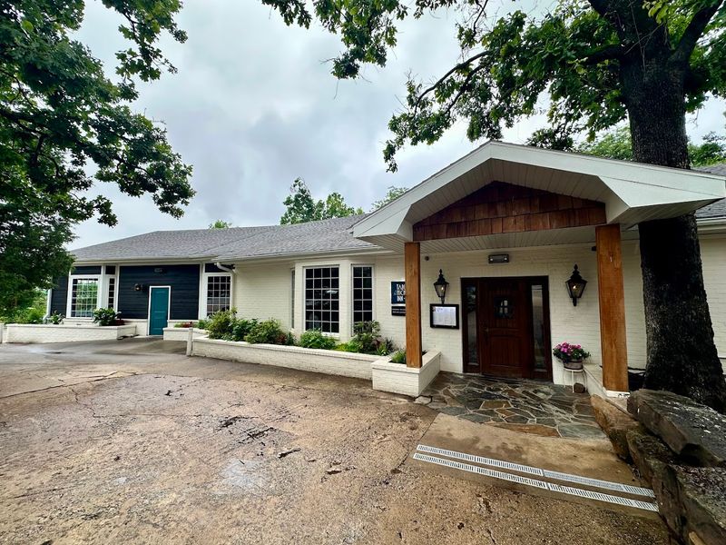 Table Orleans At The Hickory Inn, Bentonville
