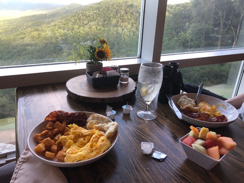 Amicalola Falls State Park & Lodge – The Maple Restaurant + Lodge Dining