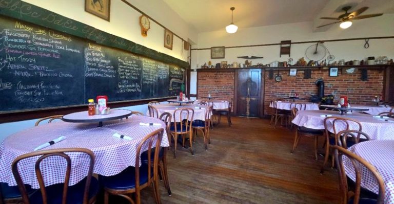 13 Hidden Dining Rooms In Ohio That Stay Busy Without Advertising In 2026