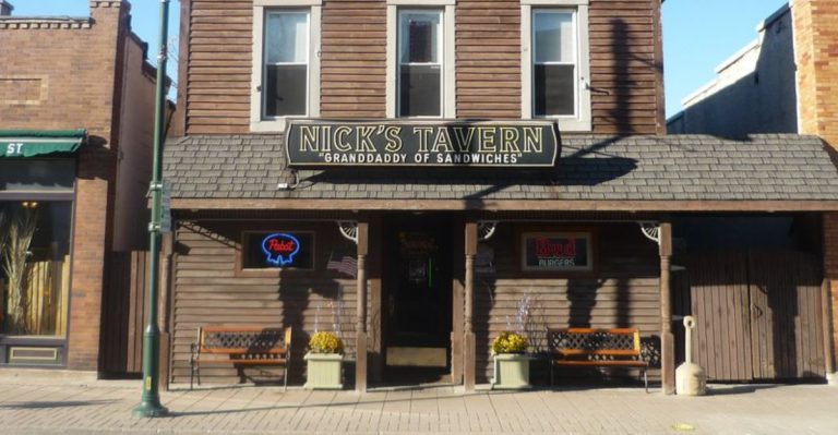 13 Hidden Illinois Small-Town Restaurants Locals Wish Would Remain Their Secret