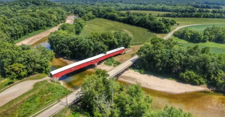 13 Historic Covered Bridges In Indiana That Look Like They Belong On A Postcard