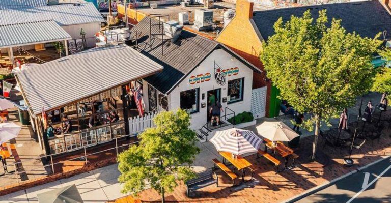 13 Hole-In-The-Wall North Carolina Burger Joints That Prove Simple Is Always Better