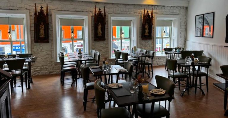 Restaurant in Livonia