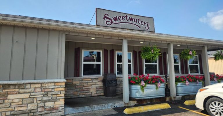 13 Michigan Bakeries That Locals Say Sell Out Every Fall Morning