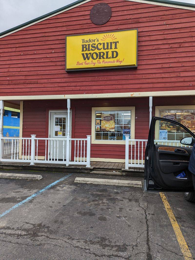 Tudor’s Biscuit World – Columbus, OH — 1159 N High St, Columbus, OH 43201