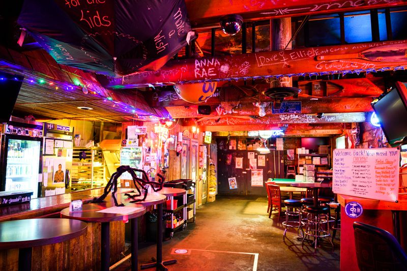 Reel M Inn: Portland's Divey Fried Chicken Paradise
