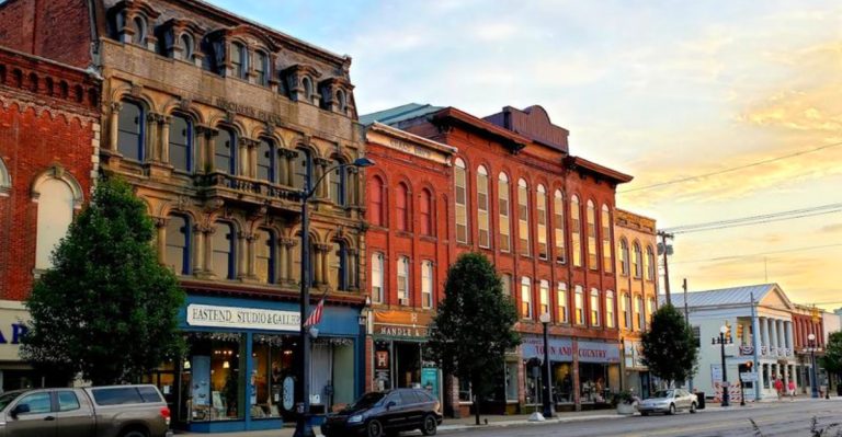 Michigan Towns With Beautiful Main Streets