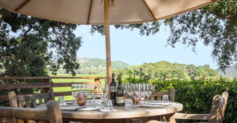 13 Waterfront Illinois Restaurants Where River Views Steal The Show