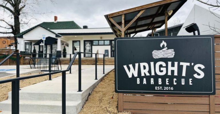 14 Arkansas Restaurants With Tables Locals Don’t Want You To Know About