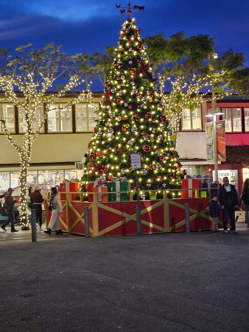 The Grove & Original Farmers Market, 189 The Grove Dr, Los Angeles, CA 90036