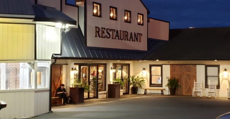 14 Hidden Pennsylvania Old School Cafeterias Where Locals Still Love To Gather