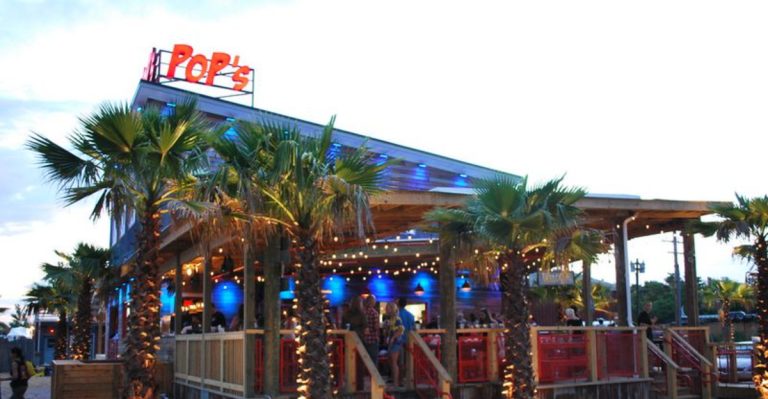 14 Hole-In-The-Wall California Seafood Shacks That Prove Simple Flavor Tops Everything