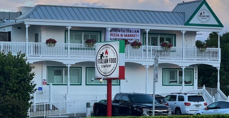 14 Hole In The Wall Florida Italian Restaurants Where Garlic Bread Feels Like A Love Language