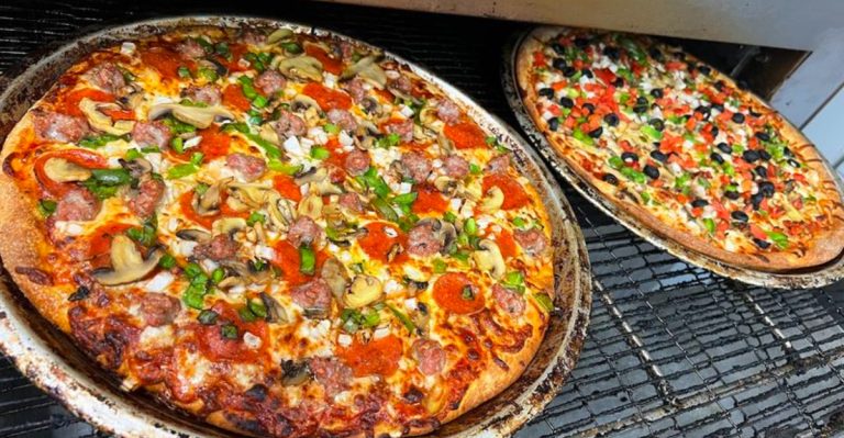 14 Hole-In-The-Wall Ohio Pizza Joints Locals Say Are Worth The Drive