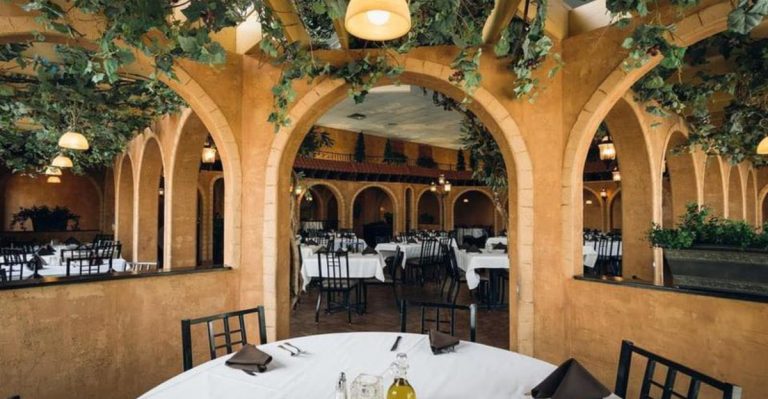 14 Indiana Italian Rooms That Locals Book Weeks In Advance