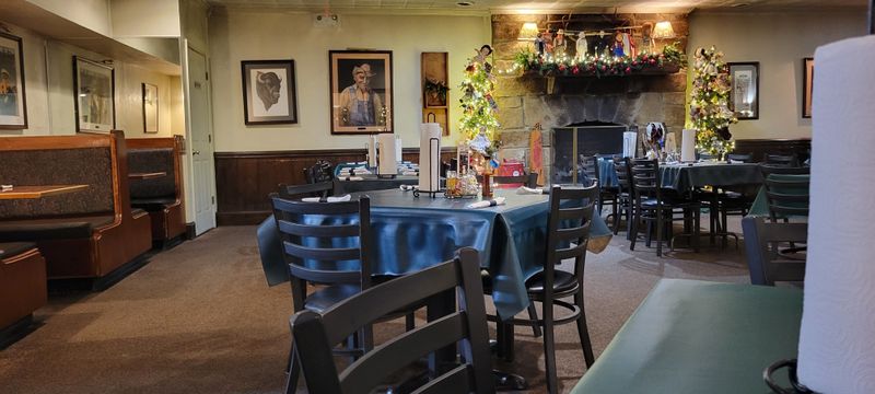 Moonlite Bar-B-Q Inn