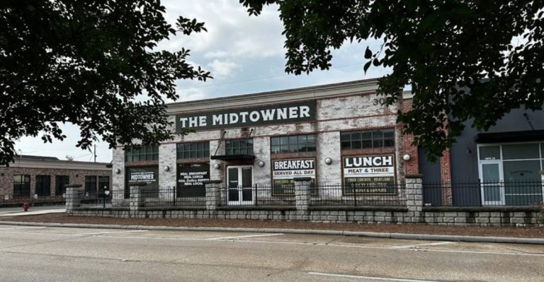 14 Mississippi Meat And Three Cafeterias Where The Home Cooked Sides Always Win