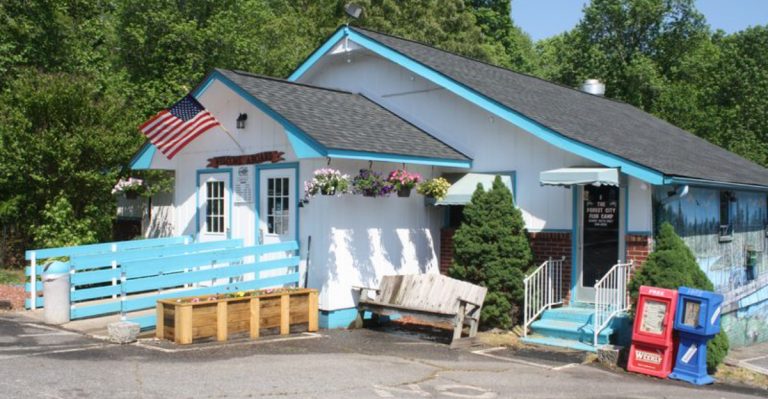 14 North Carolina Eateries Serving Friday Fish Fries Loved By Locals