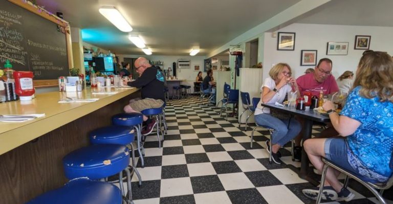 14 Pennsylvania Eateries Serving Hot Roast Beef And Gravy Fries This May