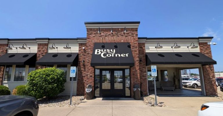 14 Quaint Illinois Small-Town Restaurants Locals Love To Show Off