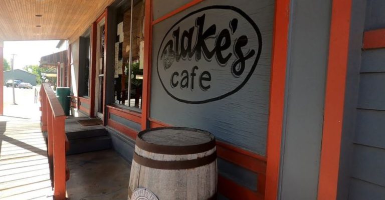 14 Small-Town Texas Eateries That Locals Will Always Swear By