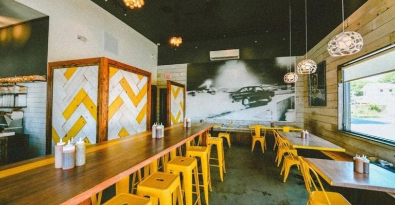 14 Texas Restaurants So Popular, People Wait Hours Every Fall To Get In