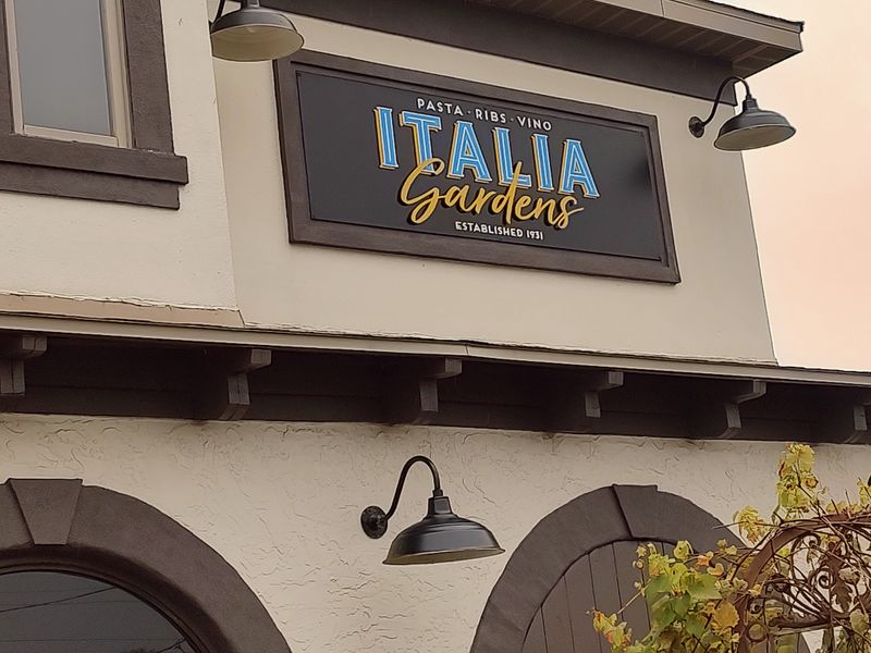 Italia Gardens, Flint