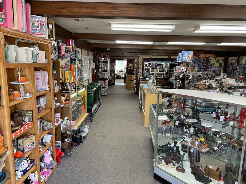 Hwy 102 Flea Market and Antique Mall, Rogers