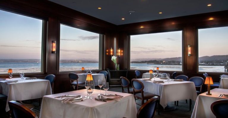 15 Coastal California Restaurants With Extraordinary Views (And Even Better Food)