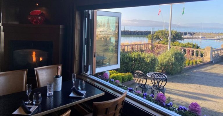 15 Coastal Washington Beachfront Cafés Serving Breakfast With Oceanfront Views