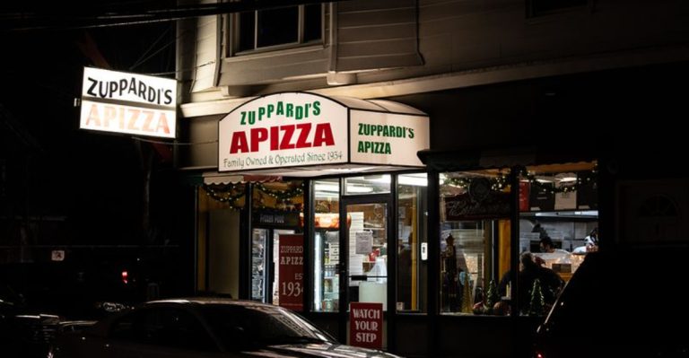 15 Connecticut Pizza Spots That Outsiders Need To Try