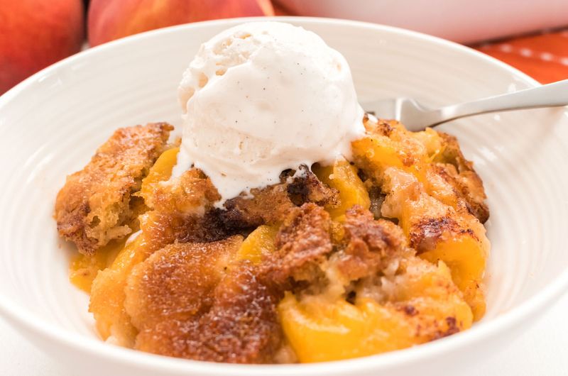 Peach Cobbler With Vanilla Ice Cream