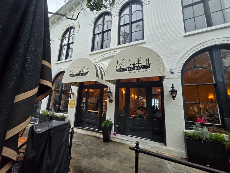 Vic’s On The River