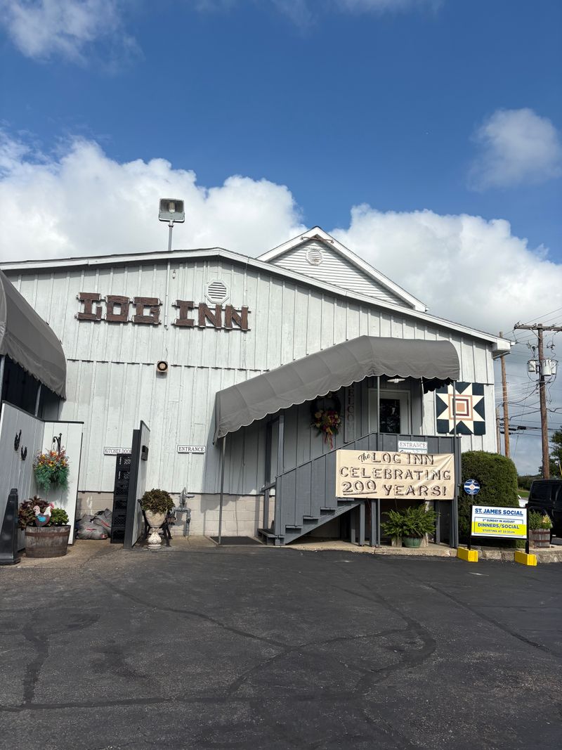 1. The Log Inn, Haubstadt