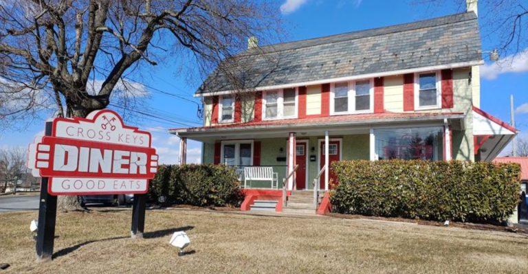 15 Pennsylvania Gems For Hot Roast Beef And Gravy Fries Done The Right Way