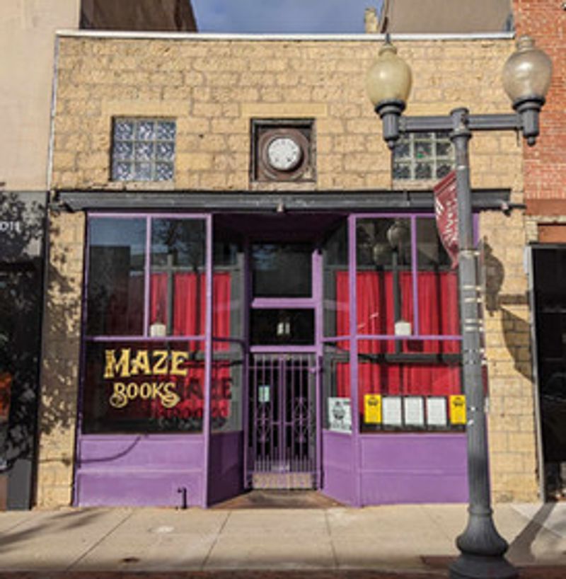 Maze Books, Rockford