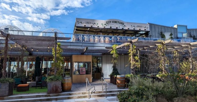 15 Waterfront Restaurants In New York Ideal For A Romantic Evening