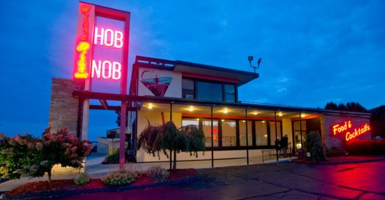 15 Wisconsin Supper Clubs That Stay Booked Solid All Weekend