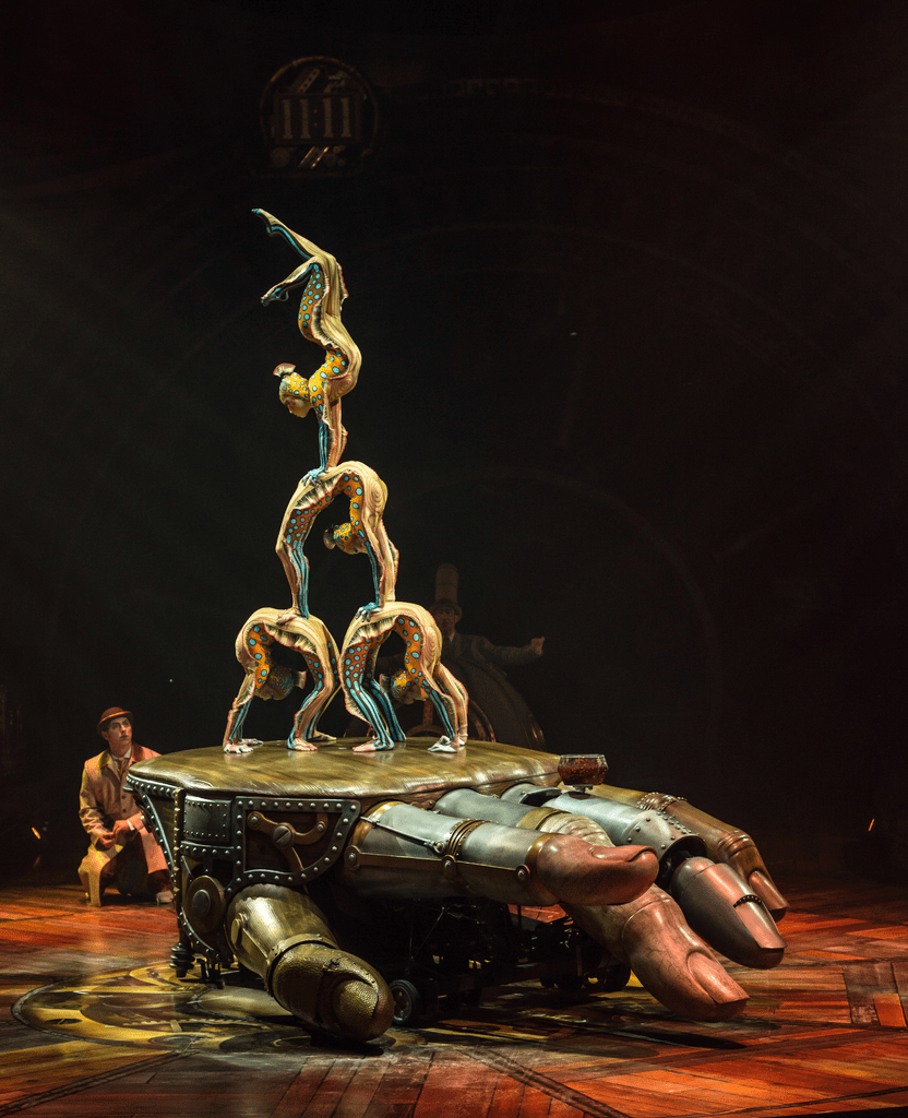 Photo: Martin Girard / shootstudio.ca Costumes: Philippe Guillotel © 2014 Cirque du Soleil