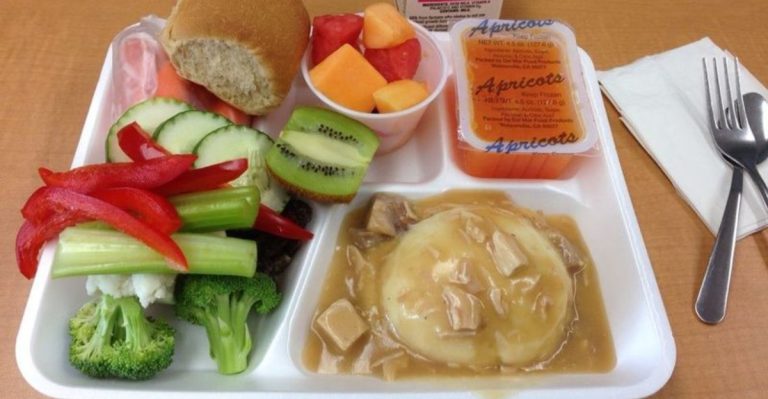 16 ’80s School Lunch Treats That Are No Longer Served