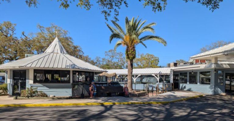 16 Florida Dining Spots Seniors Keep Raving About