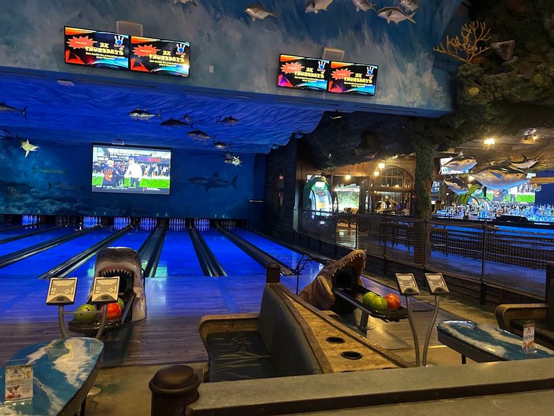 16-Lane Bowling That Turns Dinner Into A Full Night Out