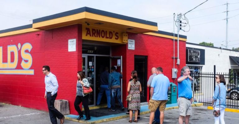 16 Tennessee Restaurants Where The Kitchen Locks Up Early Because The Chicken’s Gone