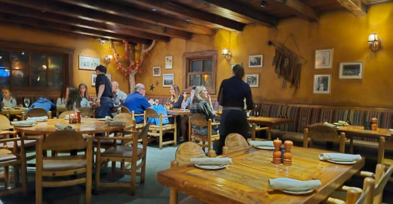 17 Arizona Desert Restaurants That Feel Extra Peaceful On Cold Winter Nights