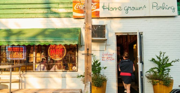 17 Hole-In-The-Wall Restaurants In Atlanta, Georgia That Locals Keep All To Themselves