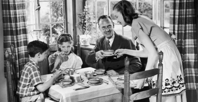 25 Louisiana Dinner Table Traditions From The 1960s That Would Leave Today’s Kids Wondering Why